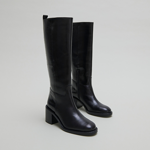 Bottes hautes à talons in black leather | BONNIE