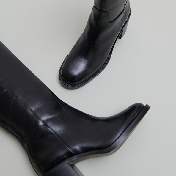 Bottes hautes à talons in black leather | BONNIE