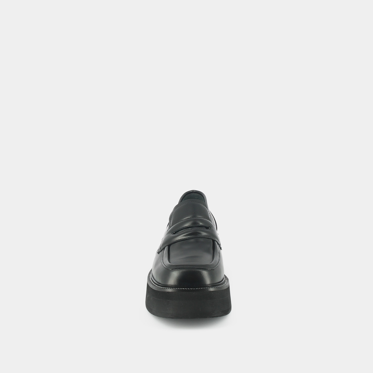 Platform loafers in black glazed leather | DAFFY