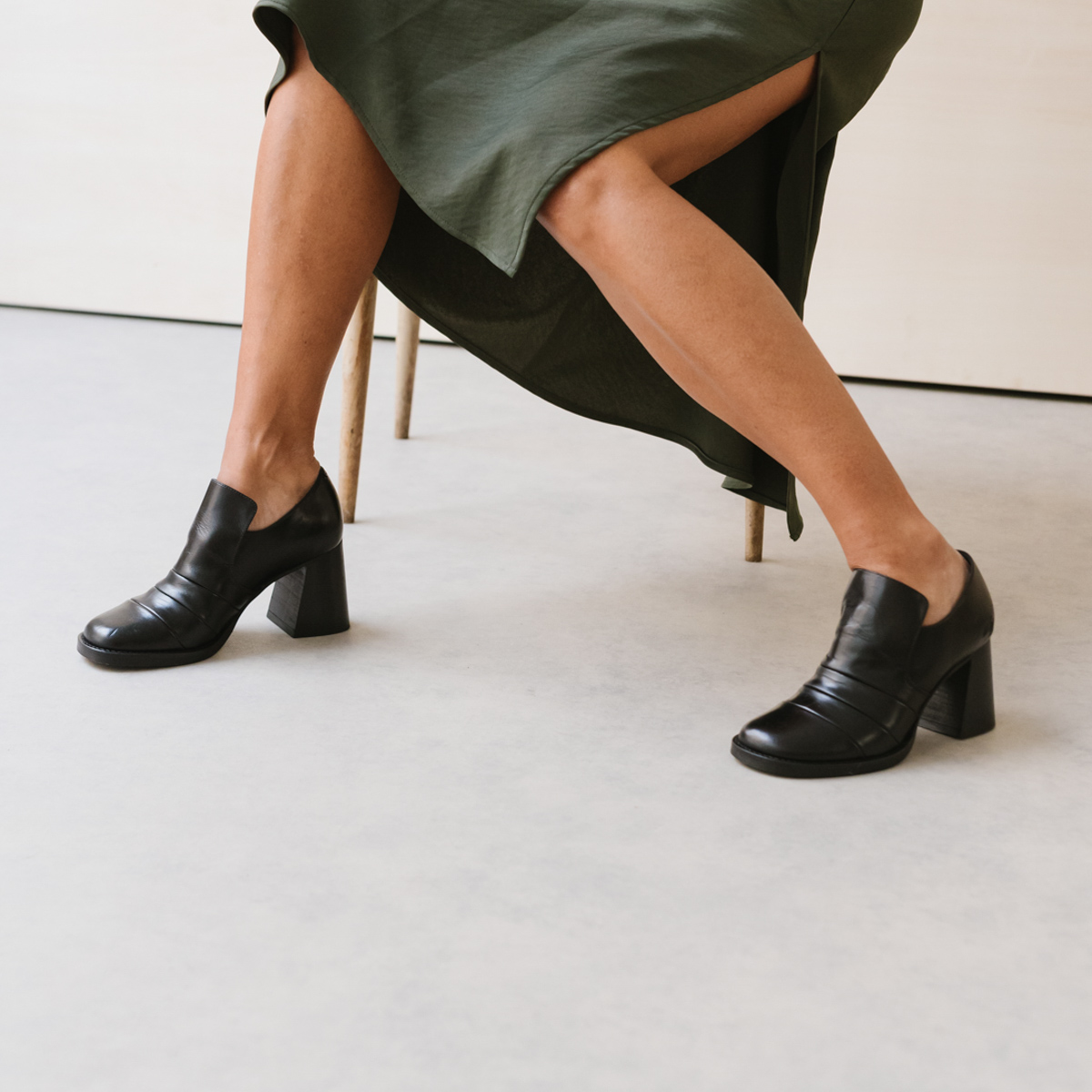 Heeled loafers in black leather | DESTIN