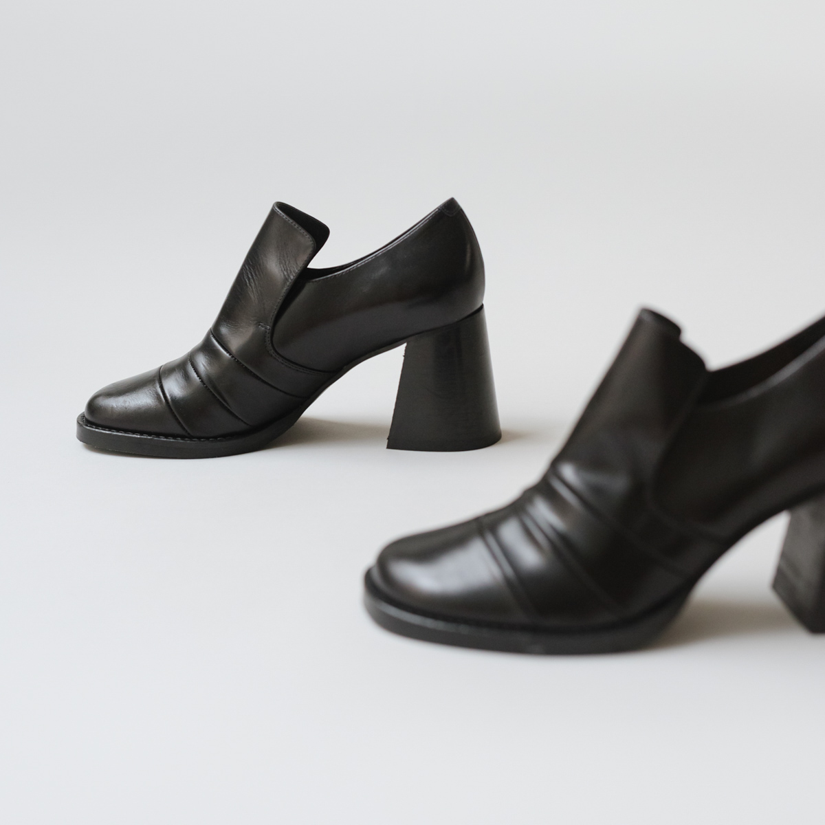 Heeled loafers in black leather | DESTIN