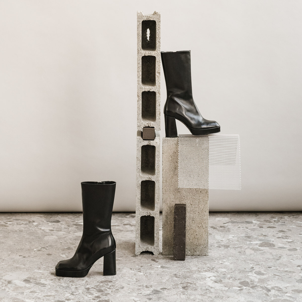 Platform boots with square toe in black leather | BOULIER