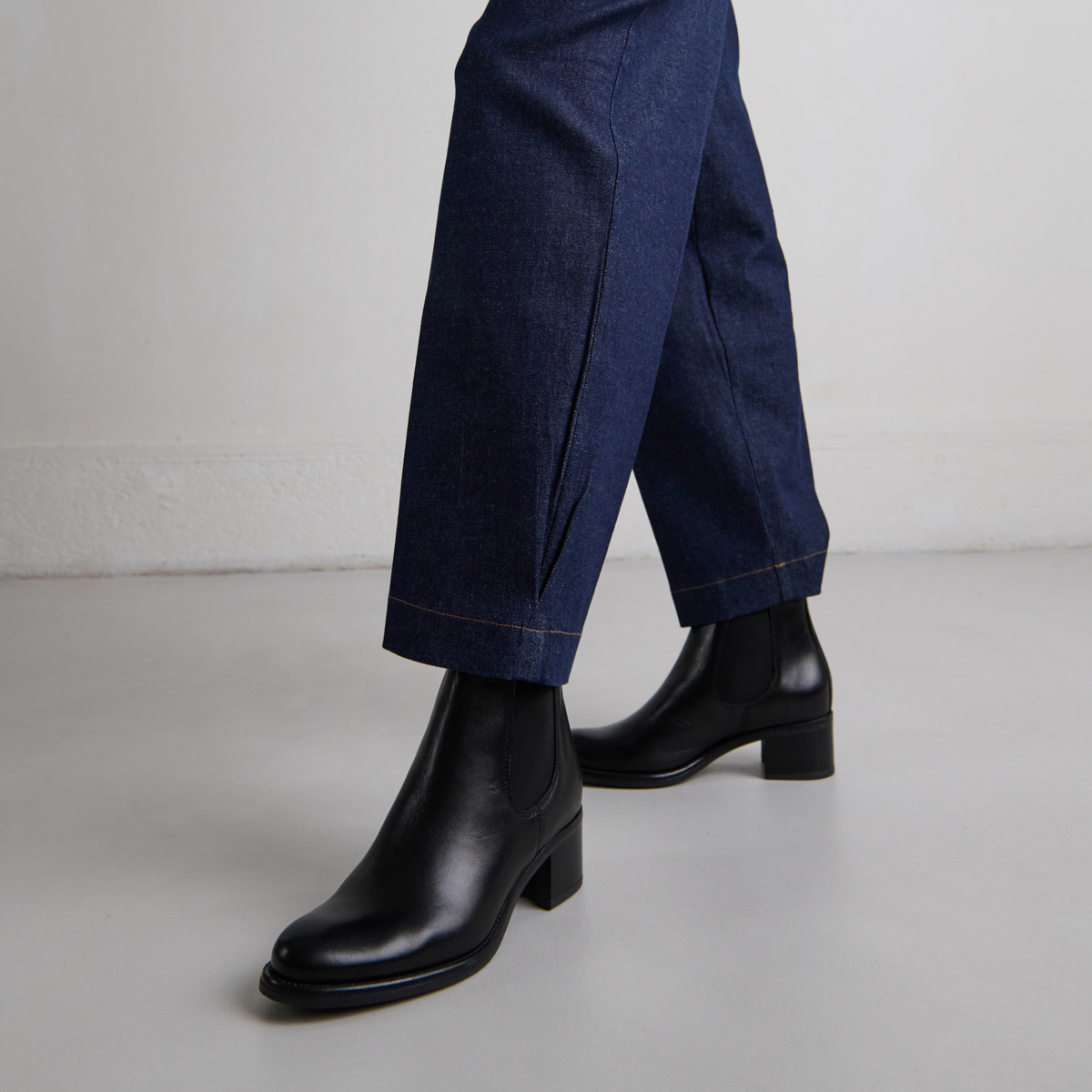 Heeled lowboots in black leather | CALCUTTO