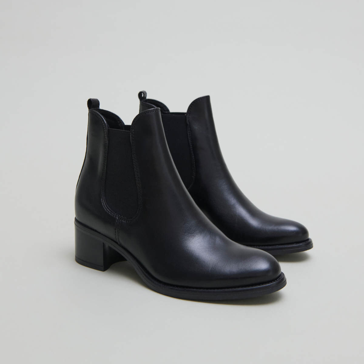 Heeled lowboots in black leather | CALCUTTO