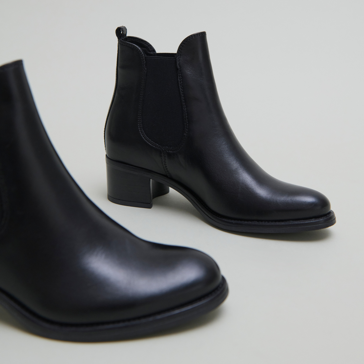 Heeled lowboots in black leather | CALCUTTO