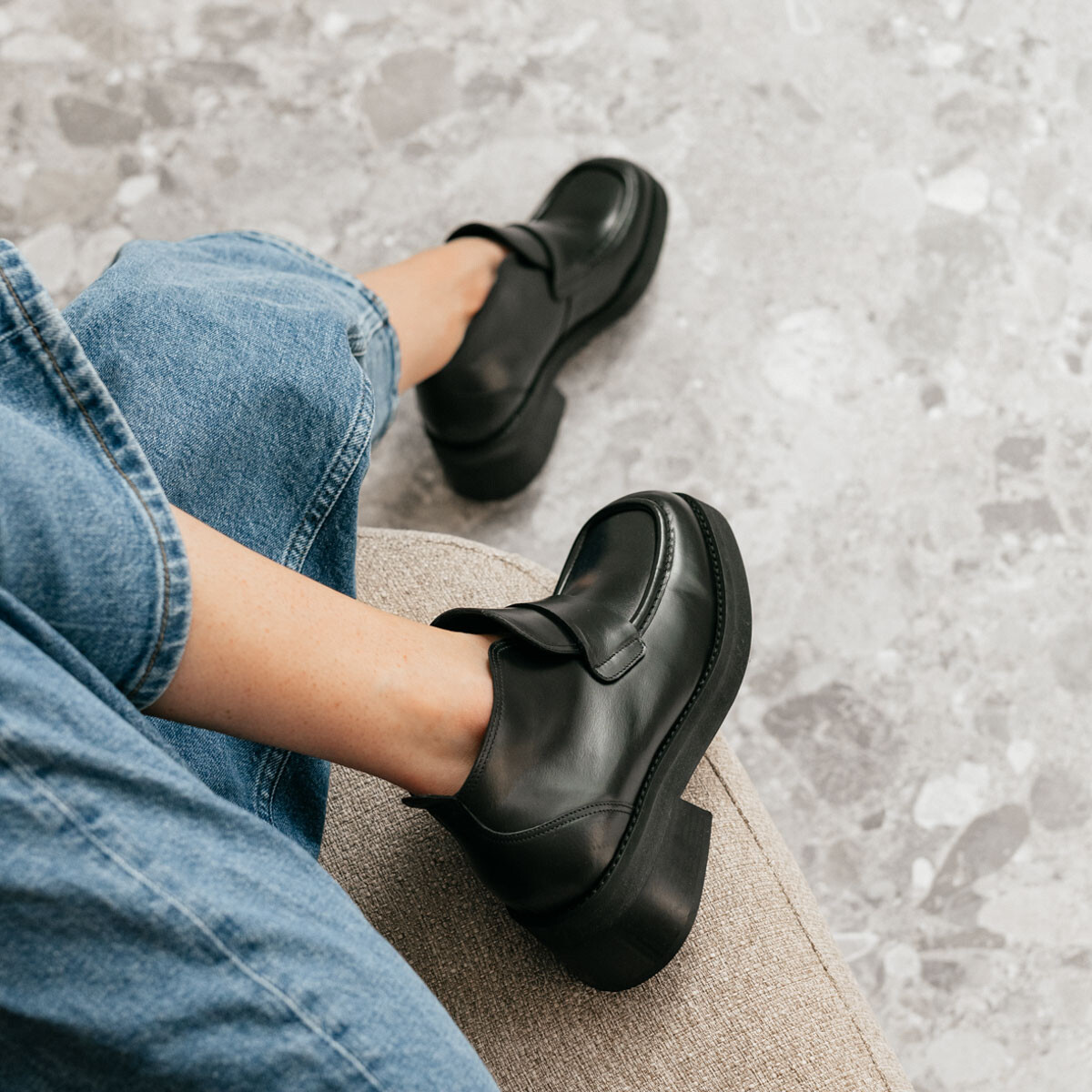 Loafer with tongue and square toe in black leather | ABELINE