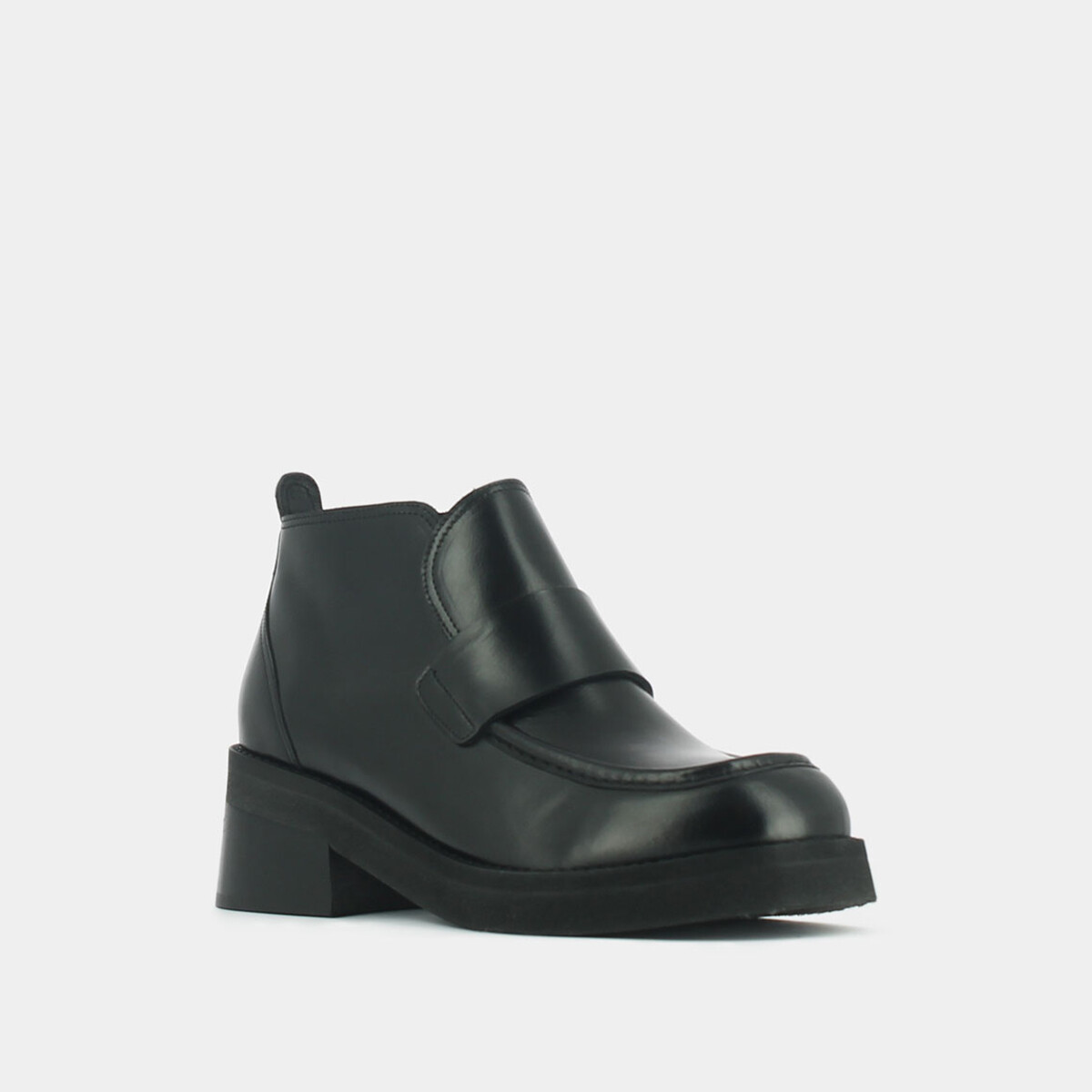 Loafer with tongue and square toe in black leather | ABELINE