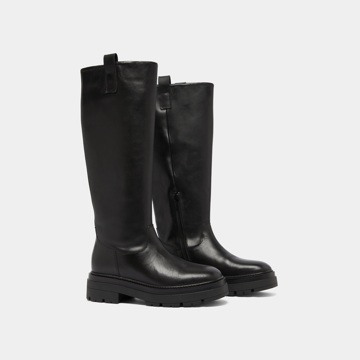 Boots with notched soles and square toe in black leather | PICUSSIA