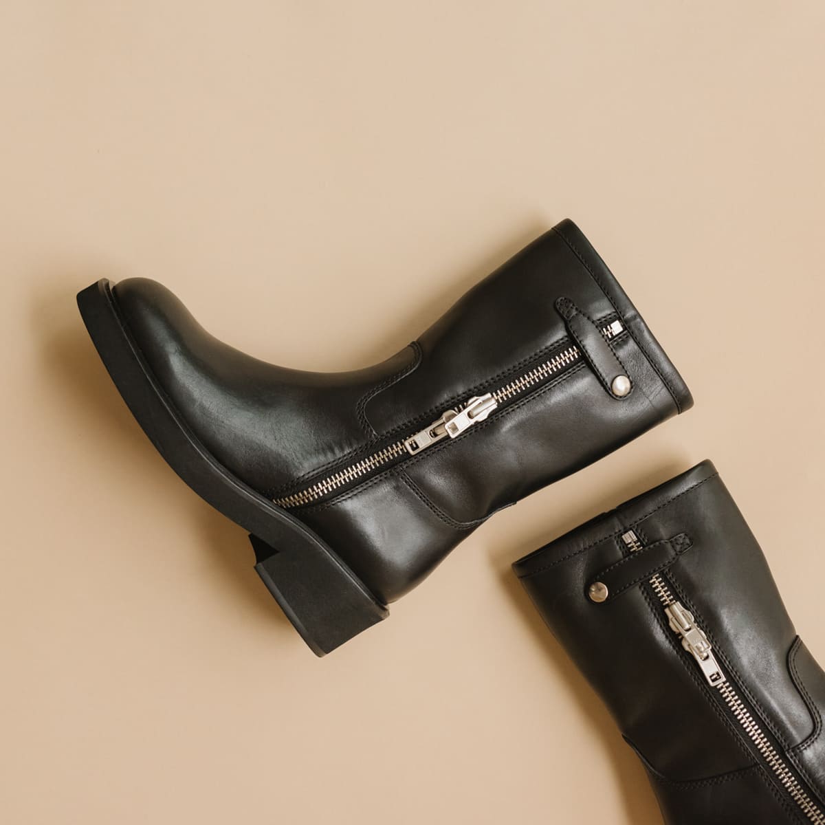 Heeled boots with double zip in black leather | DIANETTE