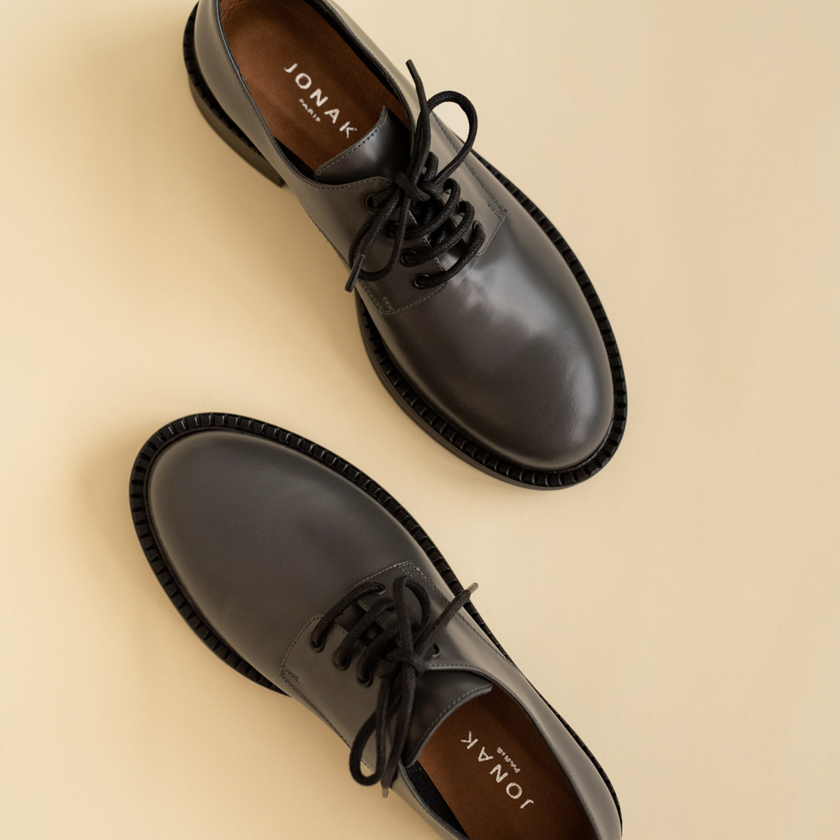 Derbies with laces and thick sole in anthracite glazed leather | DIDON