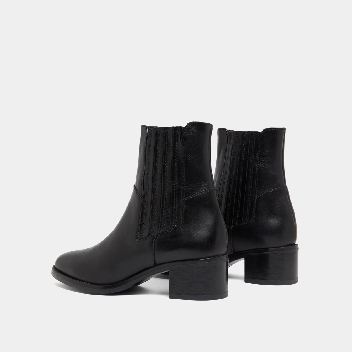 Low boots with elastic band and square heel in black leather | CHILI