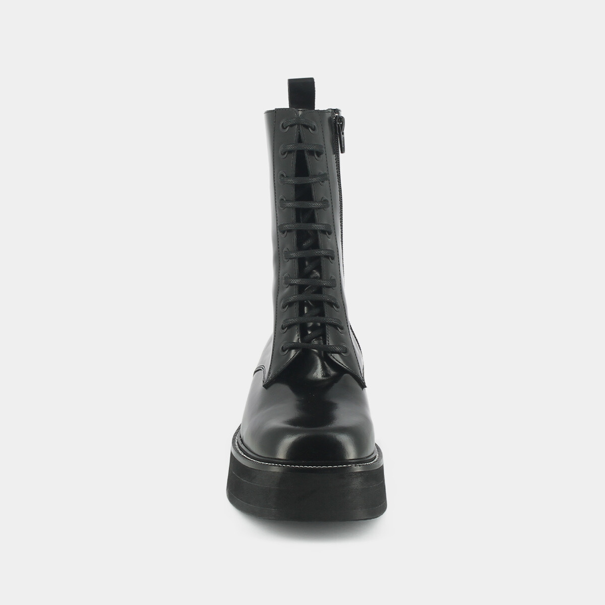 Boots with laces and thick sole in black shiny leather | DAFFIA