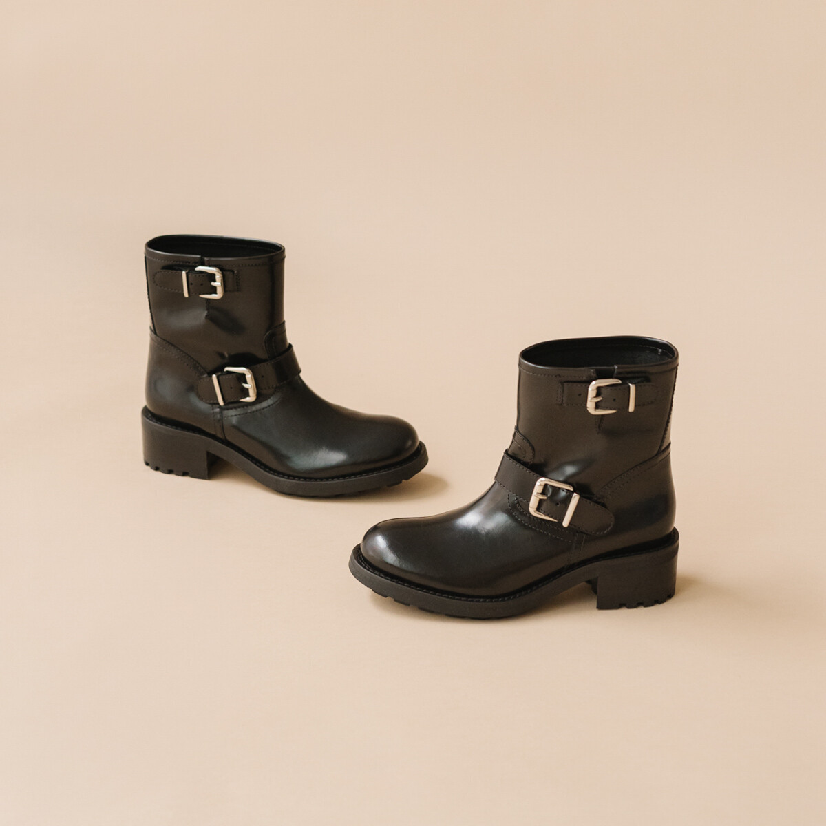 Shoelace boots, notched sole and silver buckle detail black glazed leather | DIVIUS
