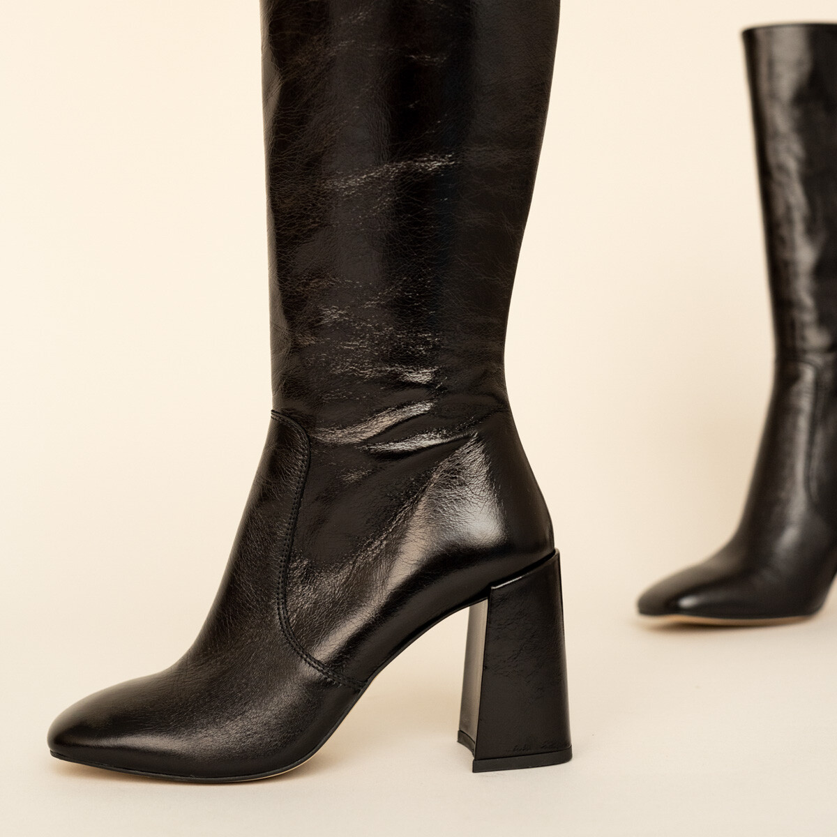 Heeled boots with square toe in black aged leather | VACCA
