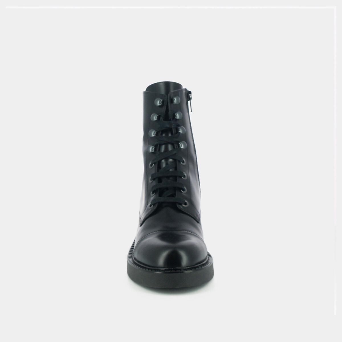 Lace-up boots in black shiny leather | DICKER