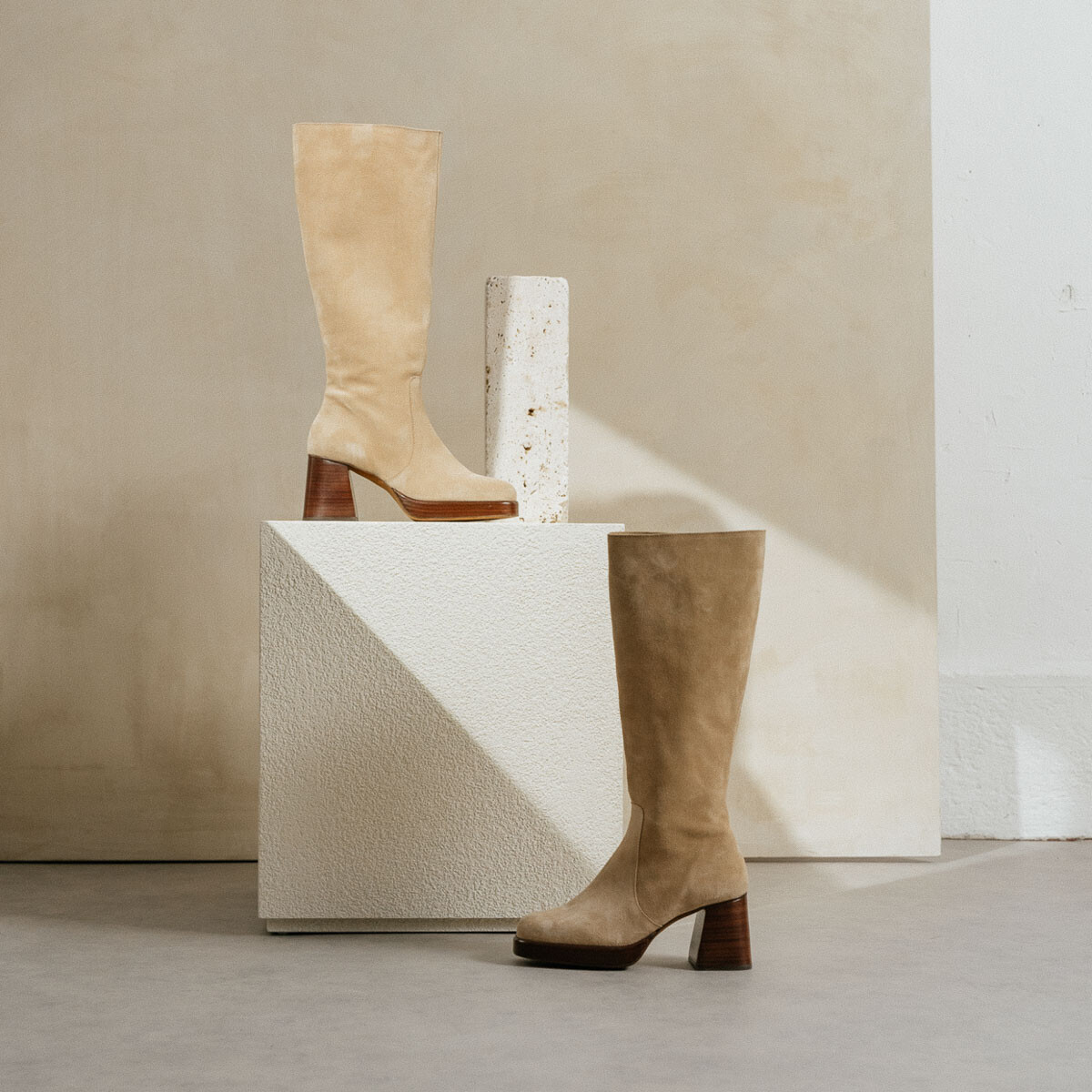 Platform boots in beige suede | BETINA