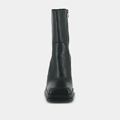Platform boots with square toe in black leather | banana