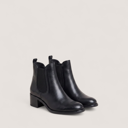 Heeled lowboots in black leather | calcutto