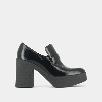 Platform loafers with square toe black
