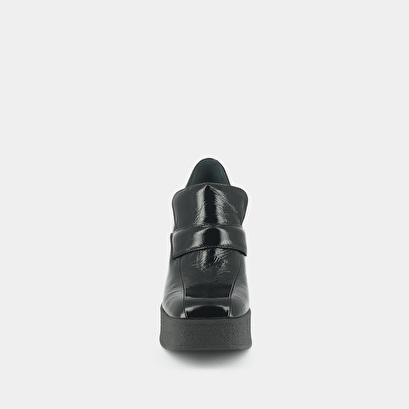 Platform loafers with square toe black