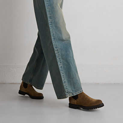 Low boots with notched soles and elastic in taupe suede | candide