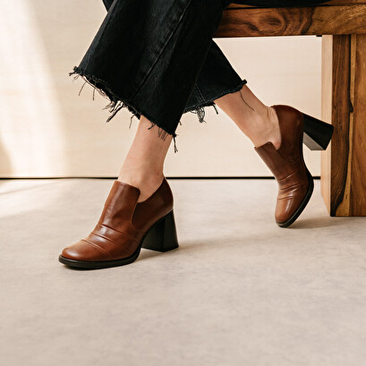 Heeled loafers in cognac leather | destin