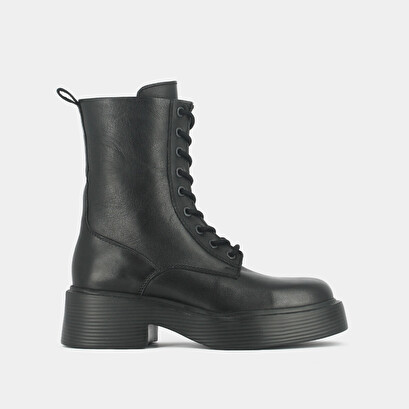 Lace-up platform boots with square toe in black leather | ibras