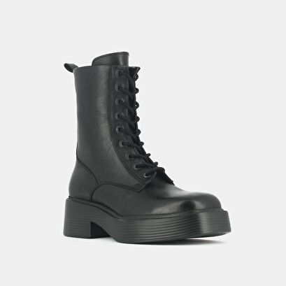 Lace-up platform boots with square toe in black leather | ibras