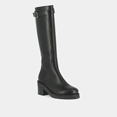 Heeled boots with silver detail in black greased leather | acia