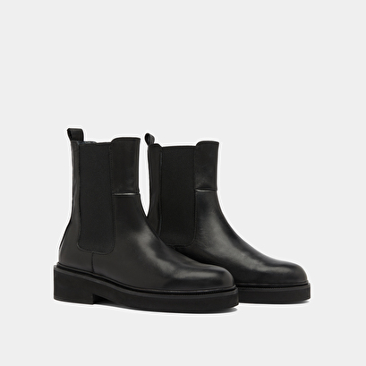 Boots &agrave; &eacute;lastiques in black leather | dado