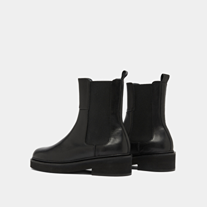 Boots &agrave; &eacute;lastiques in black leather | dado