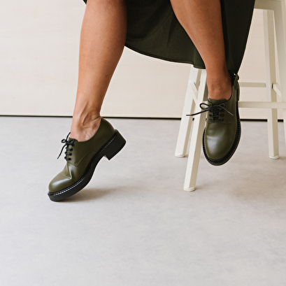 Derbies with laces and thick sole in khaki glazed leather | didon