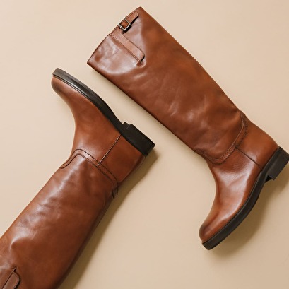 Silver buckle boots in cognac leather | ready
