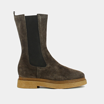 Boots with thick soles and elastic brown