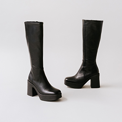 Platform boots in black aged leather | dricia