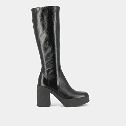 Platform boots in black aged leather | dricia