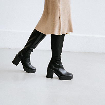 Platform boots in black aged leather | dricia