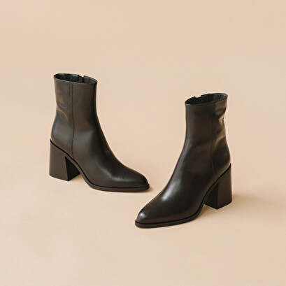 Heeled boots black