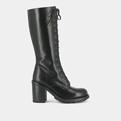 Boots with heels and lacing in black leather | delly