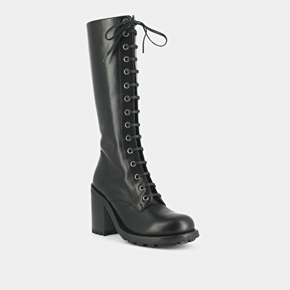 Boots with heels and lacing in black leather | delly
