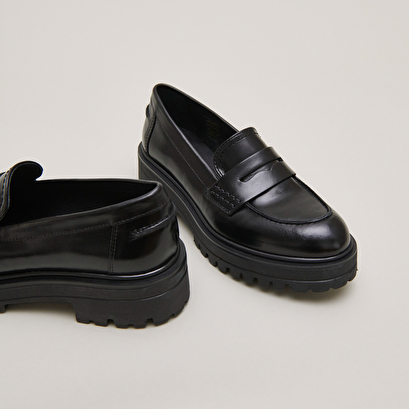 Moccasins with notched soles black