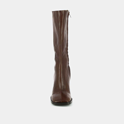 Boots with heels and stitching in brown aged leather | datchy