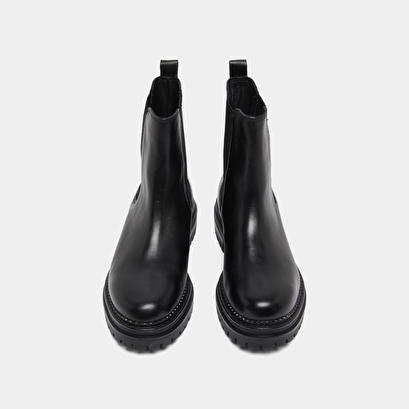 Low boots with notched soles and elastic black