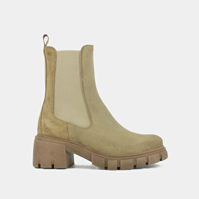 Heeled boots with notched soles in beige suede | moise