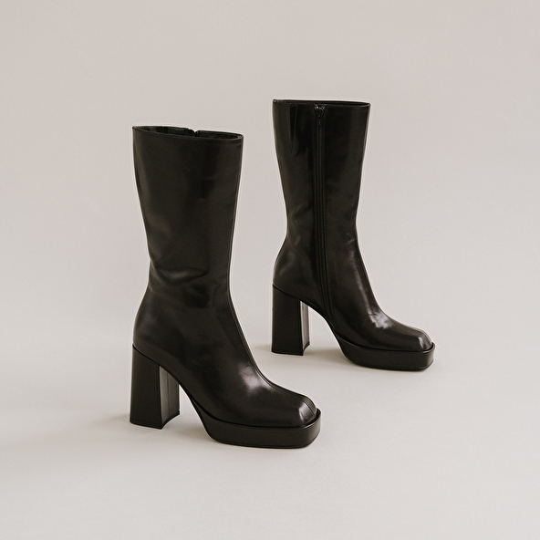 Platform boots with square toe in black leather | BOULIER