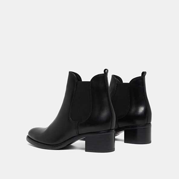 Heeled lowboots in black leather | CALCUTTO
