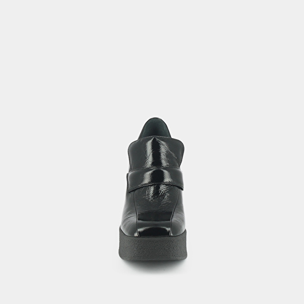 Platform loafers with square toe in black shiny leather | DRICUS