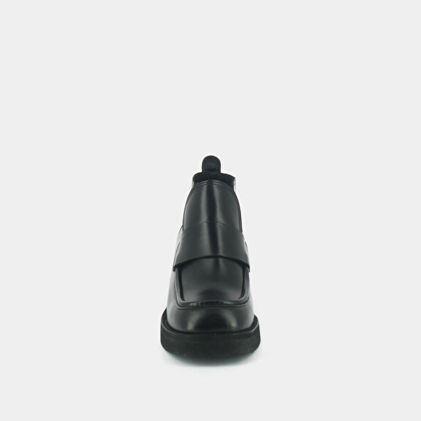 Loafer with tongue and square toe in black leather | ABELINE