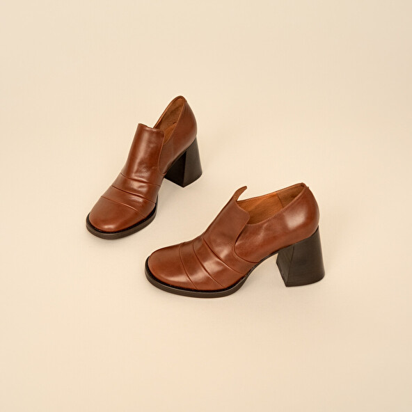 Heeled loafers in cognac leather | DESTIN