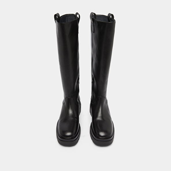 Boots with notched soles and square toe in black leather | PICUSSIA